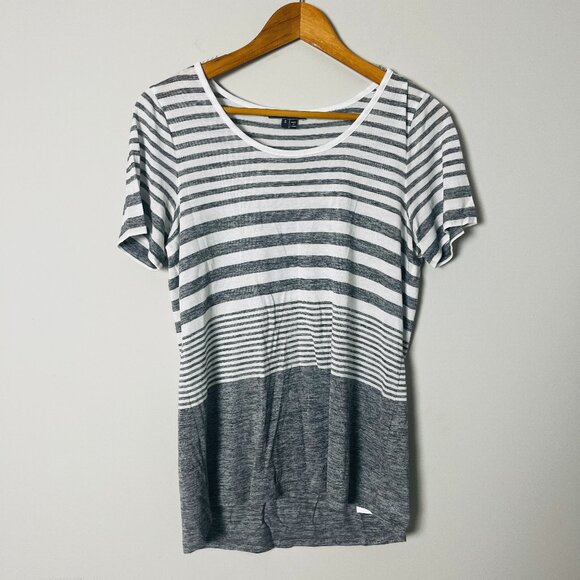 Vince Striped Gray White Short Sleeve Crew Neck Tee Top Small - Picture 1 of 4